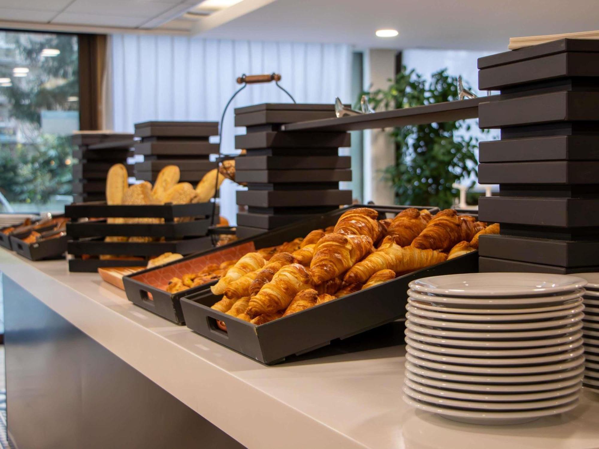 Mercure Centre Tour Eiffel Hotel 4*