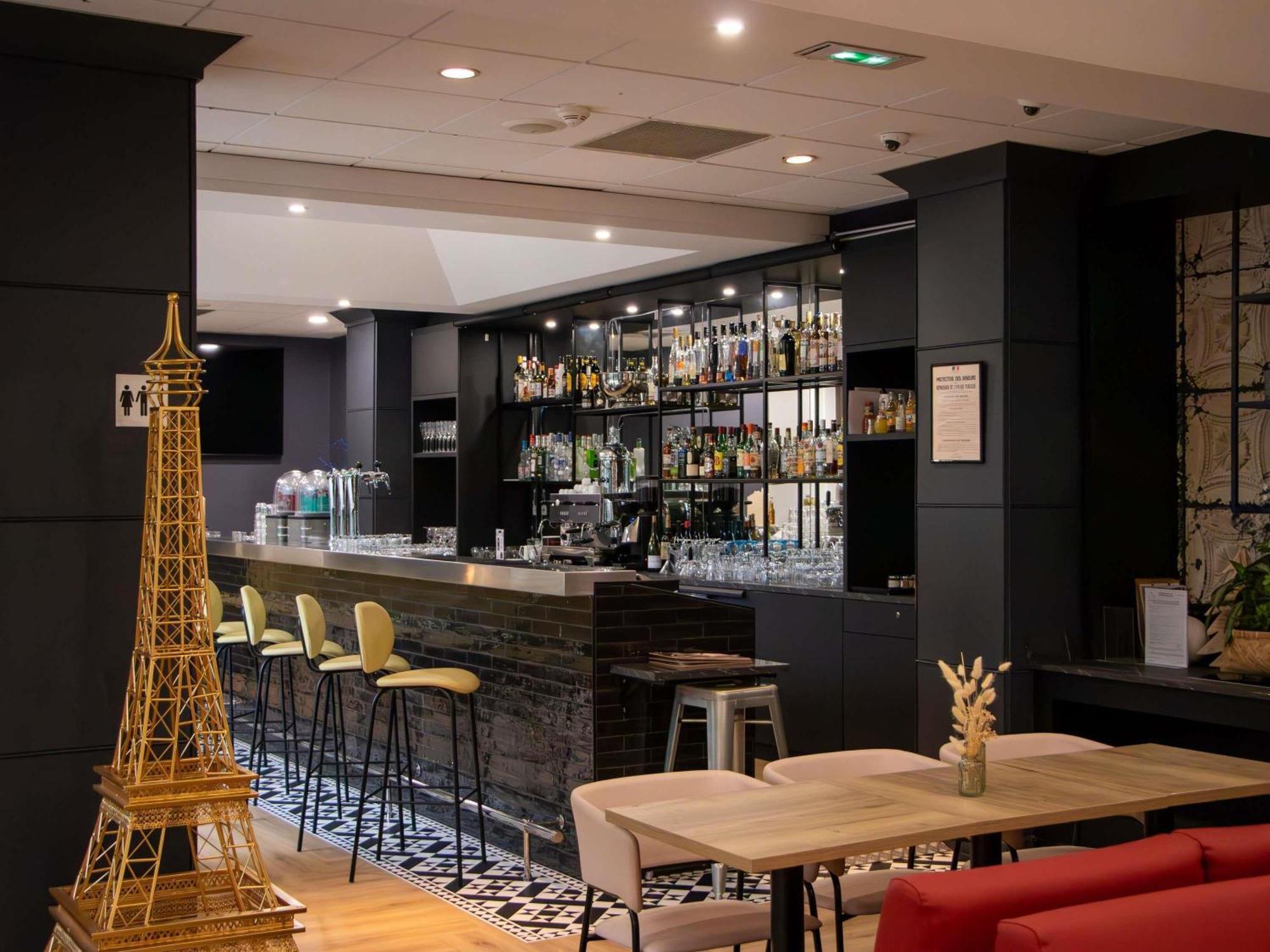 Hotel Mercure Centre Tour Eiffel 4*