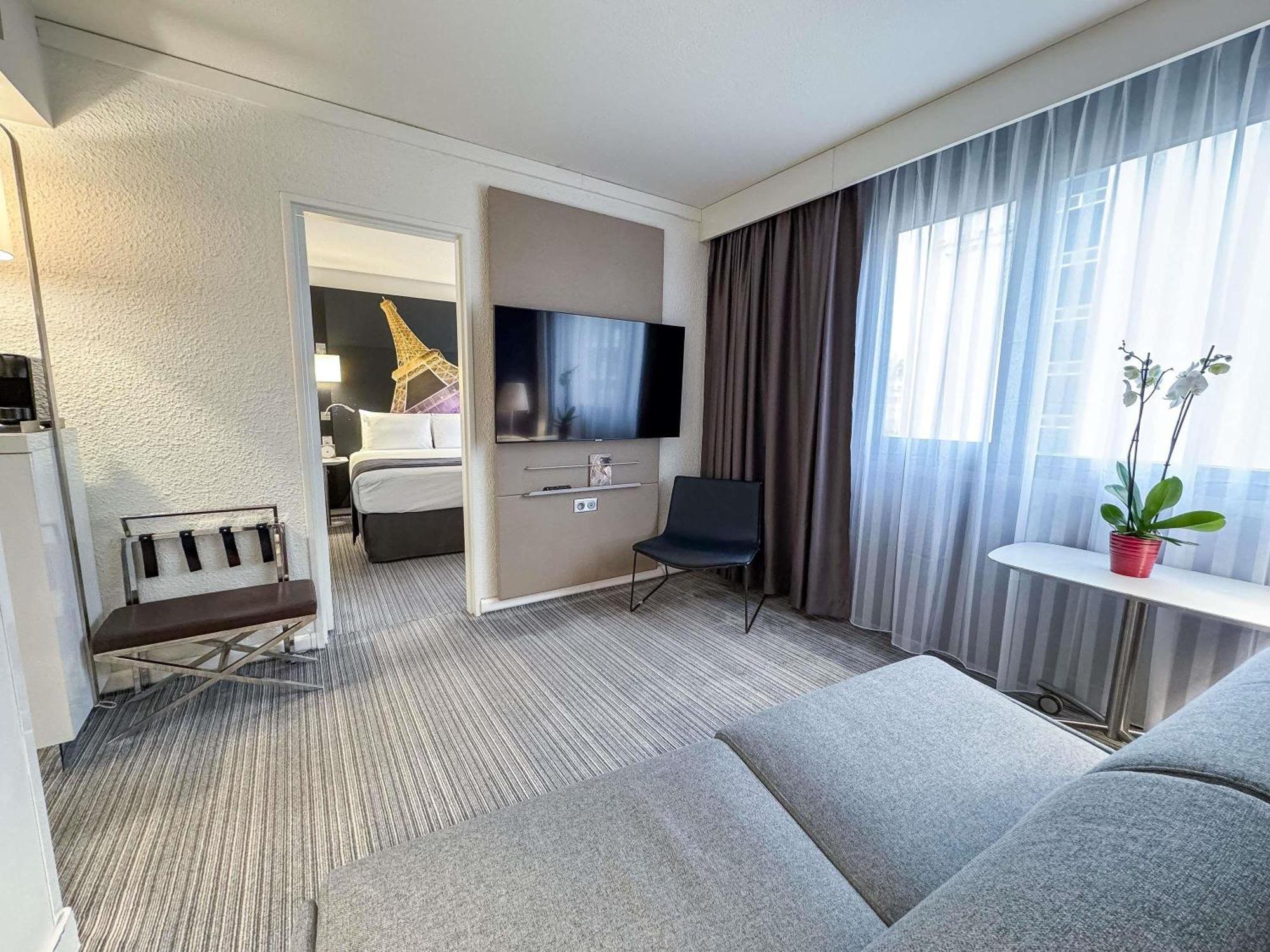 Hotel Mercure Centre Tour Eiffel 4*