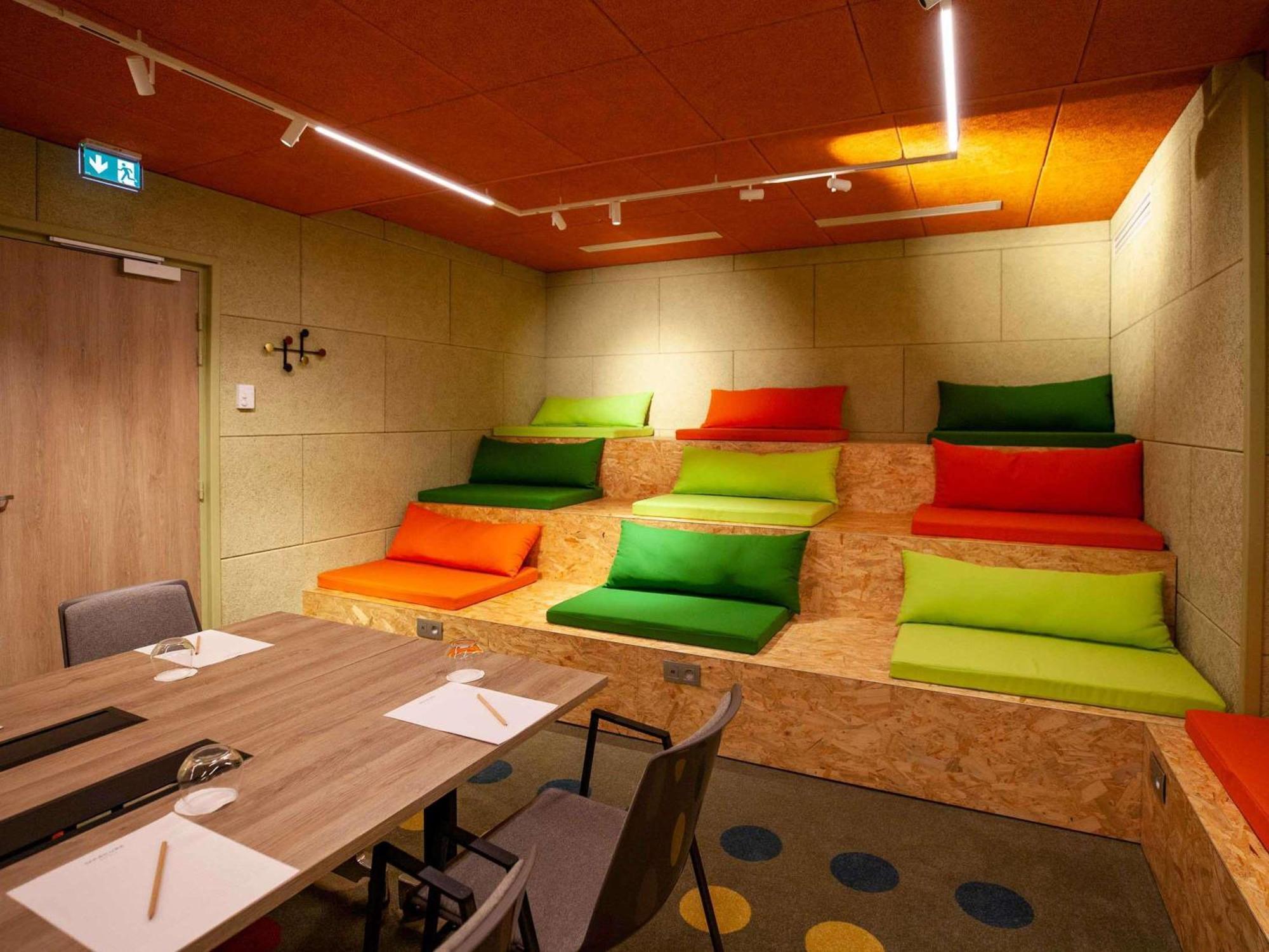 Mercure Centre Tour Eiffel Hotel 4*